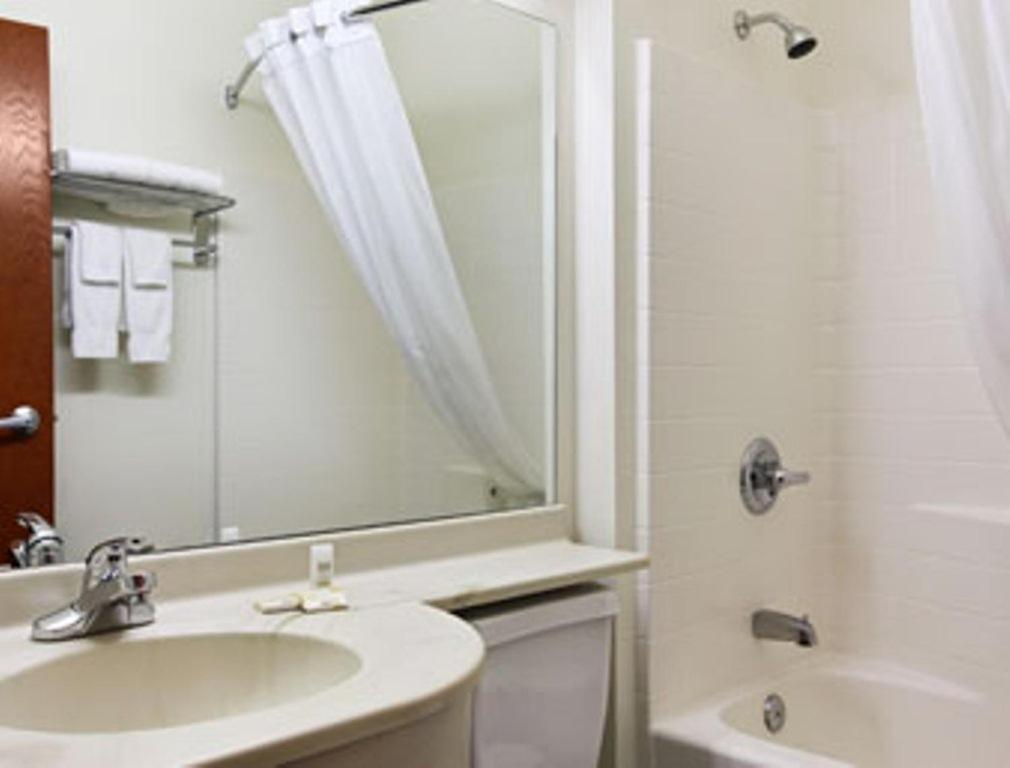 Microtel Inn & Suites By Wyndham Wellton Room photo